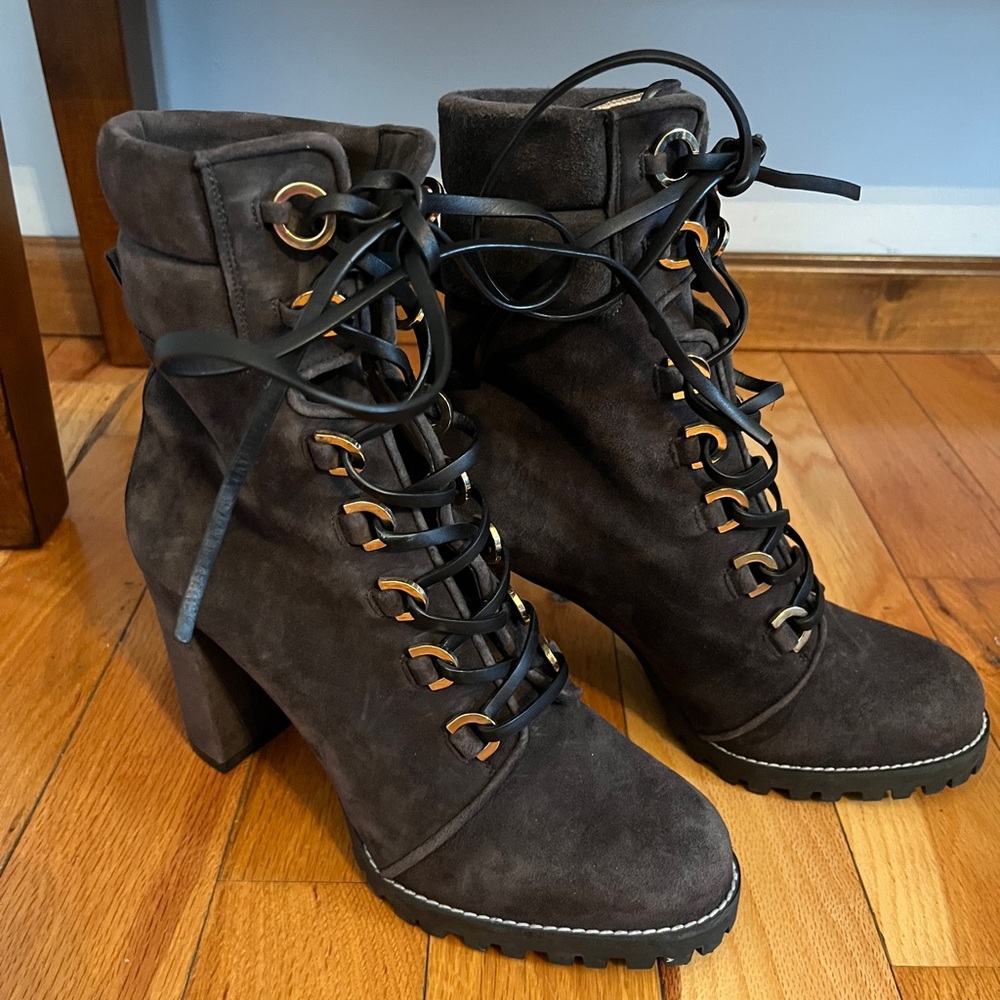 Stuart Weitzman Shackleton Gray Suede lace up boot with gold hardware‎ size 8.5